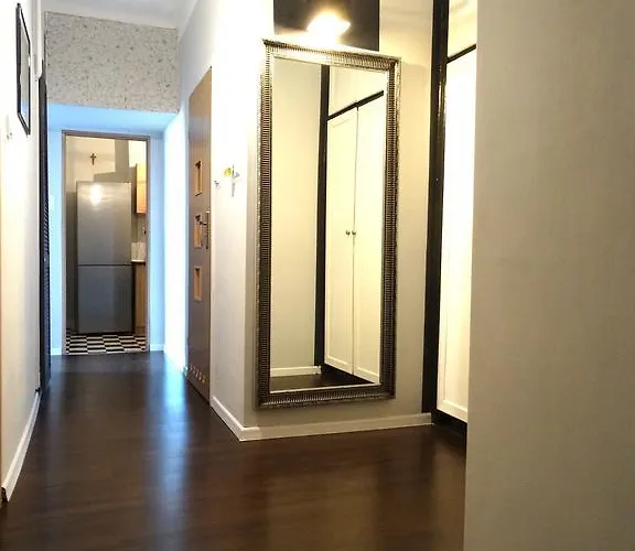 Clicktheflat Savior Square * Warszawa